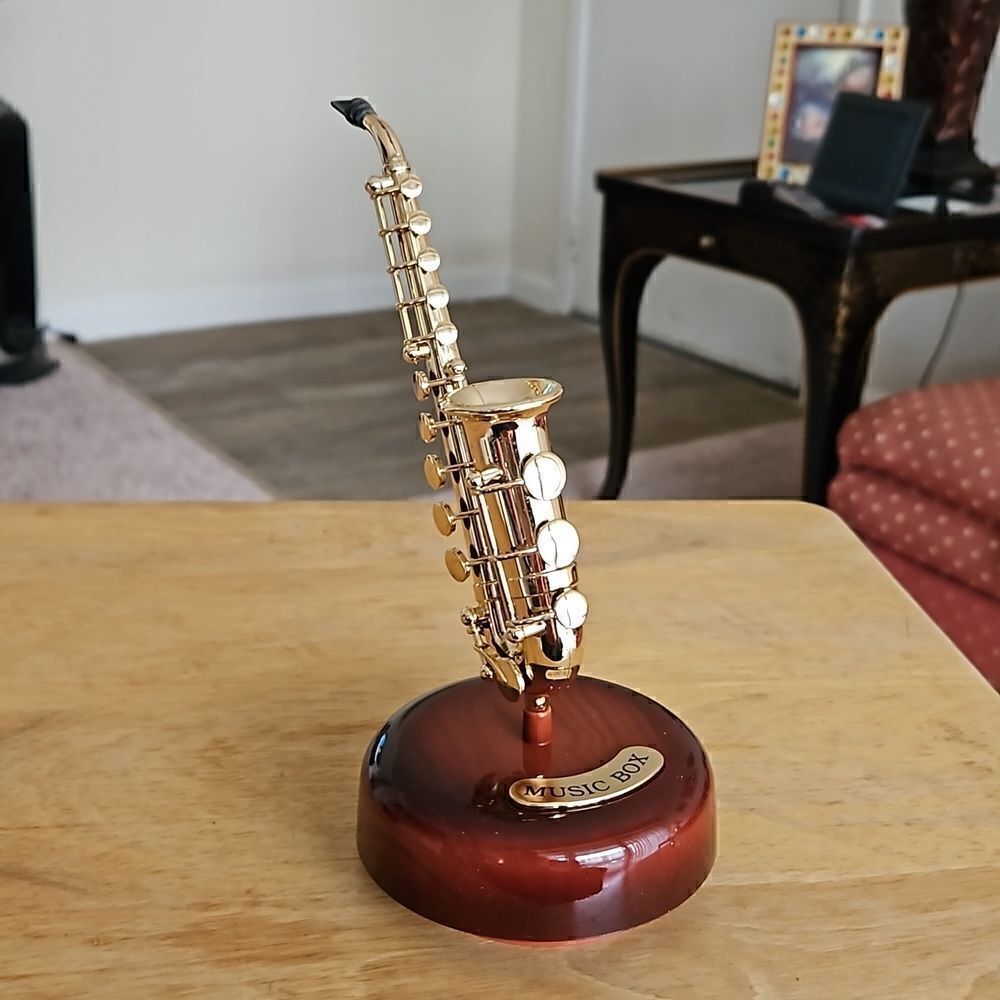 NWOT Music box in the shape of a saxophone.